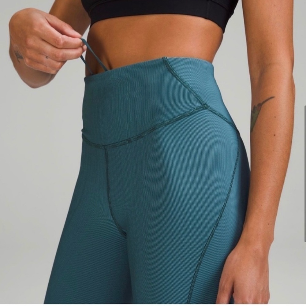 NWT Lululemon Base Pace HR Tight 25" *Two-Tone Ribbed Size 4